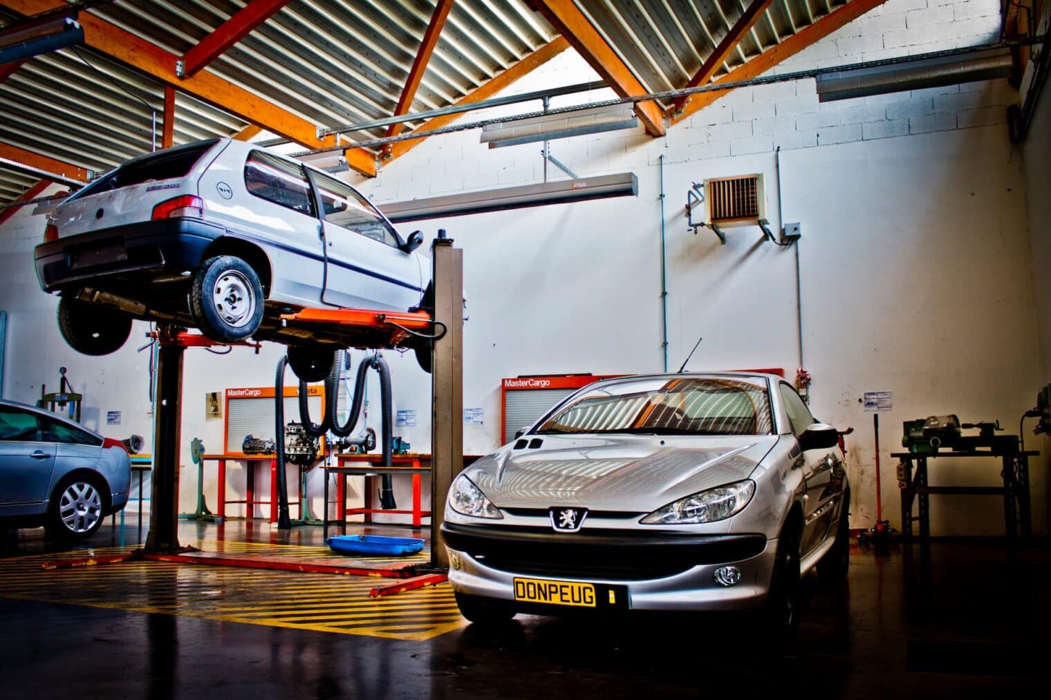 Métiers de l'automobile atelier de réparation